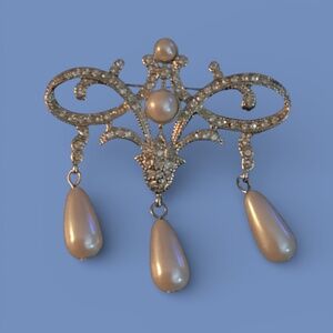 Edwardian Style Pearl Brooch